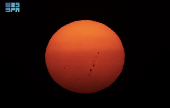 அரா நகரின் வானில் 6 ‘சூரியப் புள்ளிகள்’ கண்டுபிடிப்பு: பூமியின் காந்த மண்டலத்தைப் பாதிக்குமா? – வானியல் நிபுணர்கள் விளக்கம்