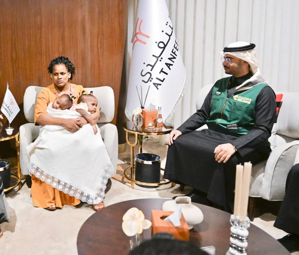 ரியாத் வந்தடைந்த தான்சானியா இரட்டையர்கள்: சவூதி அரேபியாவில் அறுவை சிகிச்சைக்கான பரிசோதனை!