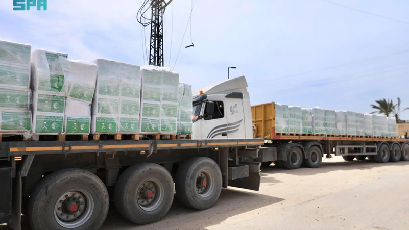 பாலஸ்தீன மக்களுக்குத் தொடரும் சவுதியின் உதவி: காசாவிற்கு புதிய உணவுப் பொருட்கள் மற்றும் 24,750 சூடான உணவுகள் விநியோகம்